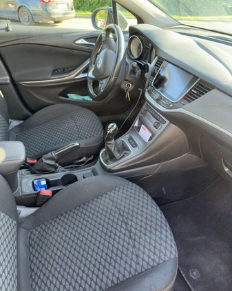 Opel Astra cena 29500 przebieg: 170000, rok produkcji 2017 z Poznań małe 407
